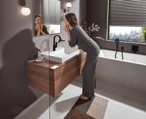 Hansgrohe Vivenis egykaros mosdócsaptelep 210, elforgatható kifolyóval és automata lefolyógarnitúrával matt fekete 75030670