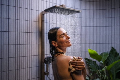 Hansgrohe Raindance Alive Q Showerpipe EcoSmart 210/340 2jet termosztátos zuhanyrendszer, szálcsiszolt bronz 24591140